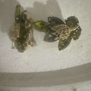 Vintage Hobe’ Elegant Gold and Green Leaf Earrings